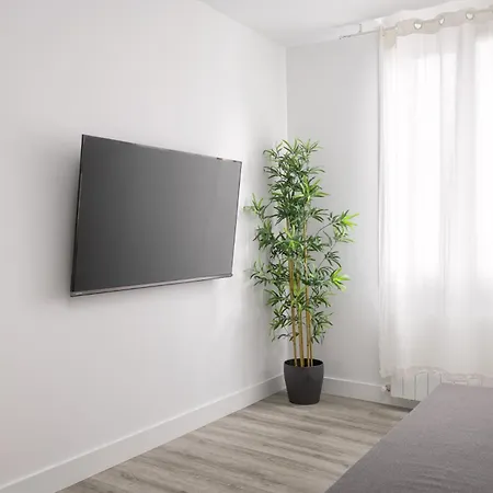 1893 180 M. From The Old Town, A/c Apartmán