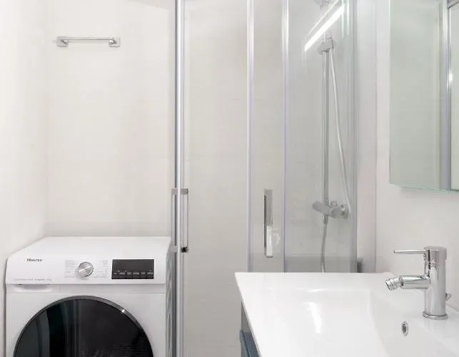 1893 180 M. From The Old Town, A/c Appartamento